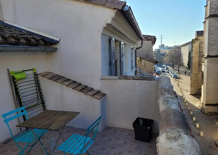 Studio Avignon place des corps saints